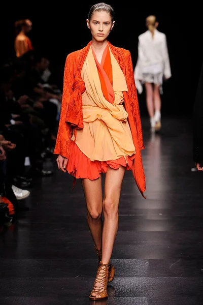 Look 18